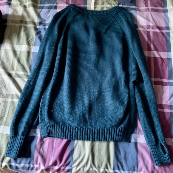 Lululemon size 6 sweater. Teal/green colour. Very good used condition. - Picture 2 of 5